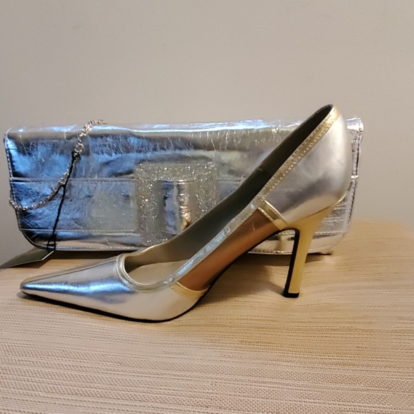 Pumps and handbag - Picture 3 of 4